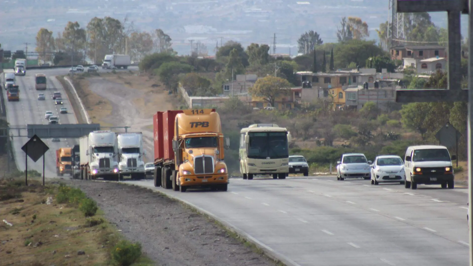 4 JULIO. Sobre la autopista